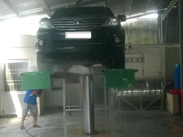 Cầu một trụ chuyên dùng rửa xe ô tô